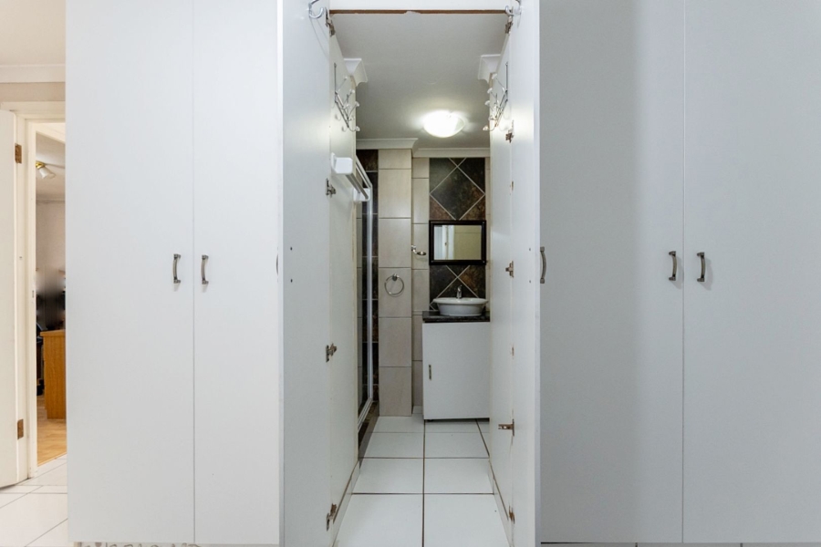 3 Bedroom Property for Sale in Middedorp Western Cape